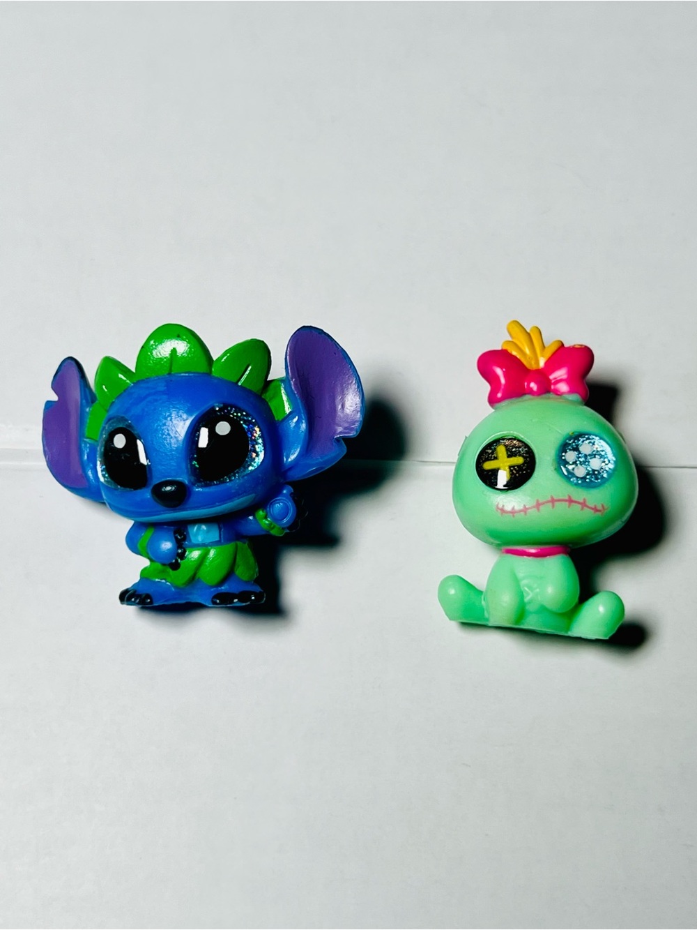 Disney Doorables Series 4 Hula Stitch 1.25" and Scrump Rare